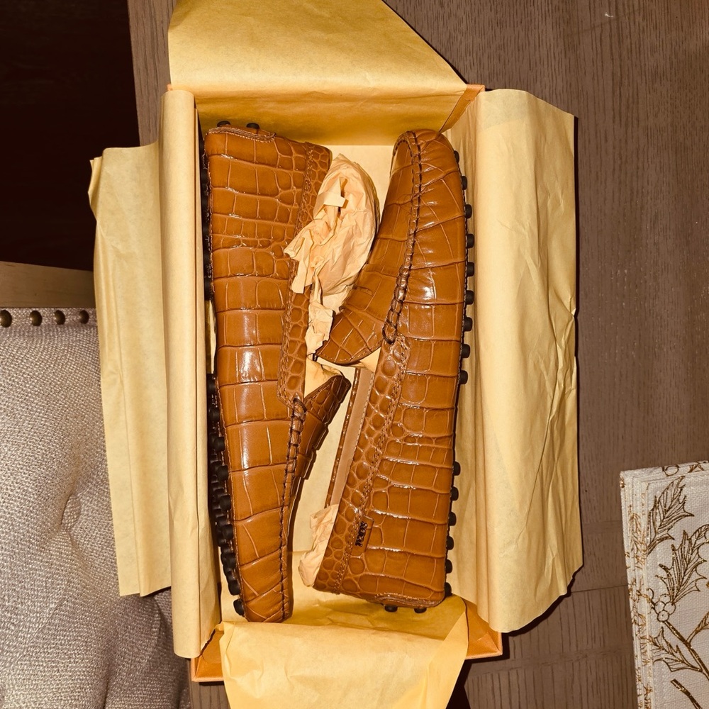 Tod's Women's Tan Crocodile-Embossed Loafers (Limited Edition)  Size: IT42